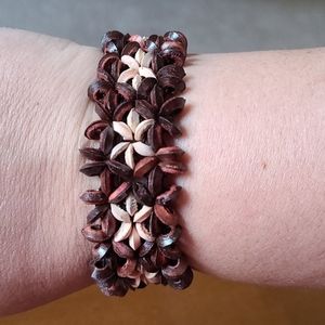 Shell and wood stretchy bracelet from Hawaii